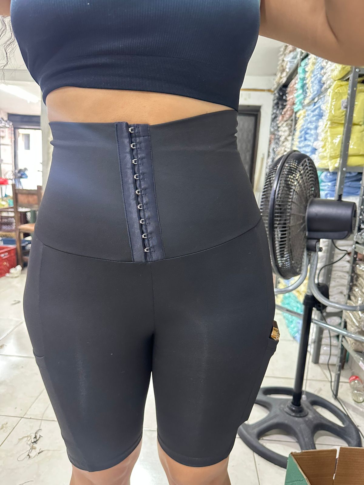 BIKER LEVANTA COLA CON BOLSILLO